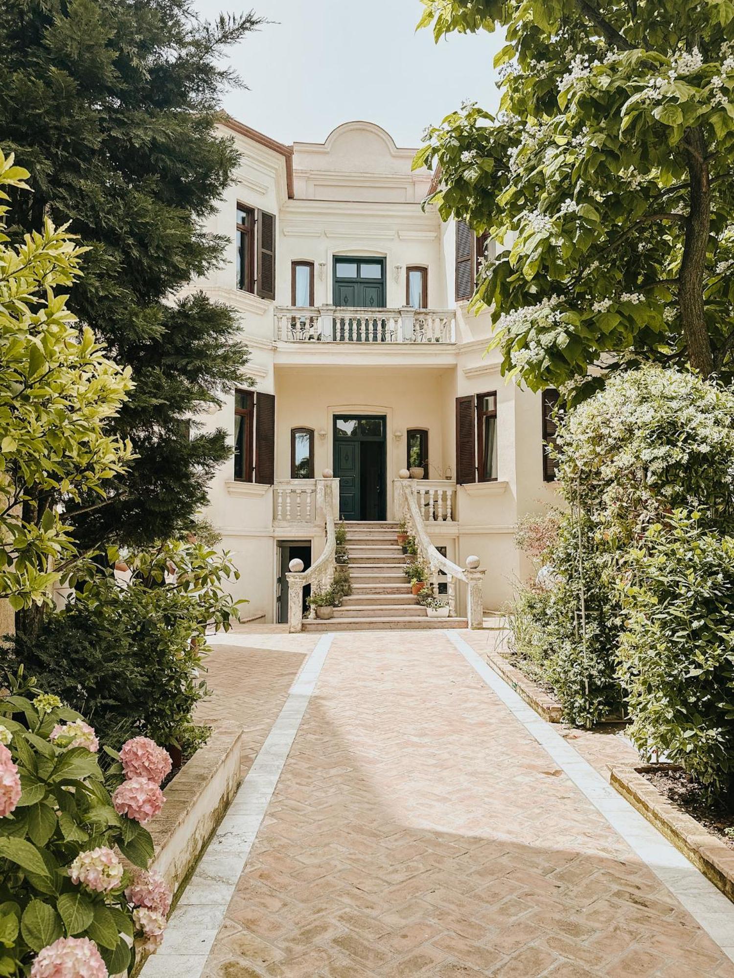 Seven Cafe & Hotel โปกราเดซ ภายนอก รูปภาพ