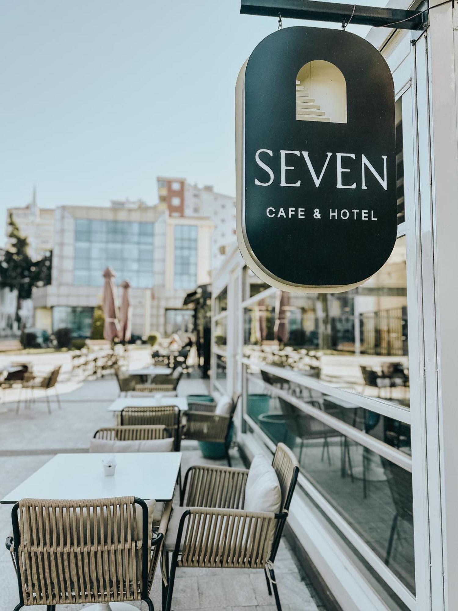 Seven Cafe & Hotel โปกราเดซ ภายนอก รูปภาพ